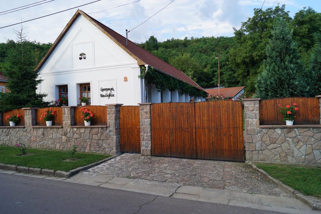 Cseresznyes Vendeghaz Szomolya Luaran gambar